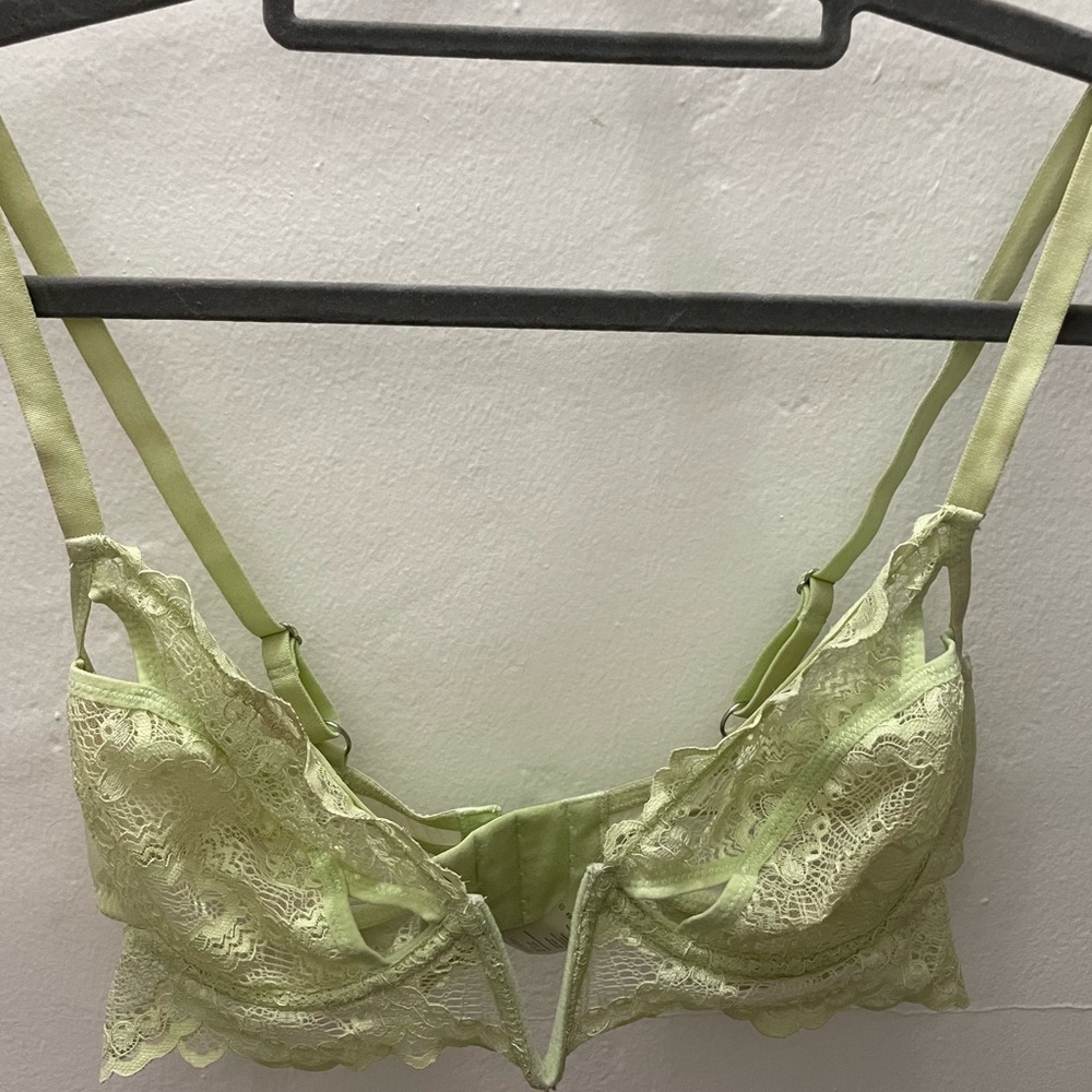Victoria’s Secret Thistle & Spire Green Bra, new in package